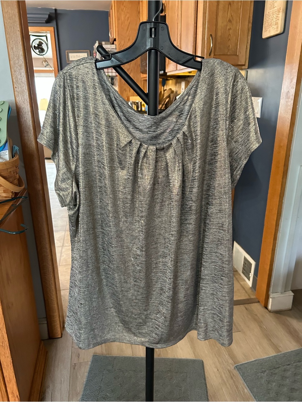 Worthington Heathered Gray Short Sleeve Scoop Neck Top
